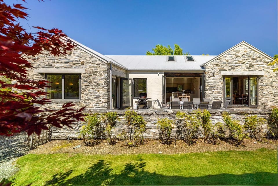 Property building, Day, Garden