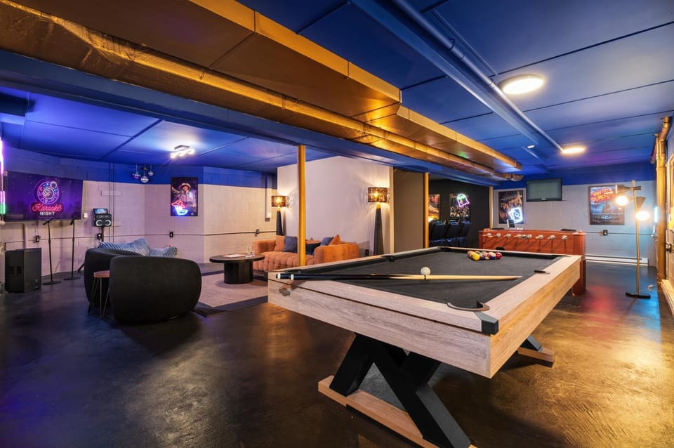 Billiard, Game Room, Seating area, Entertainment