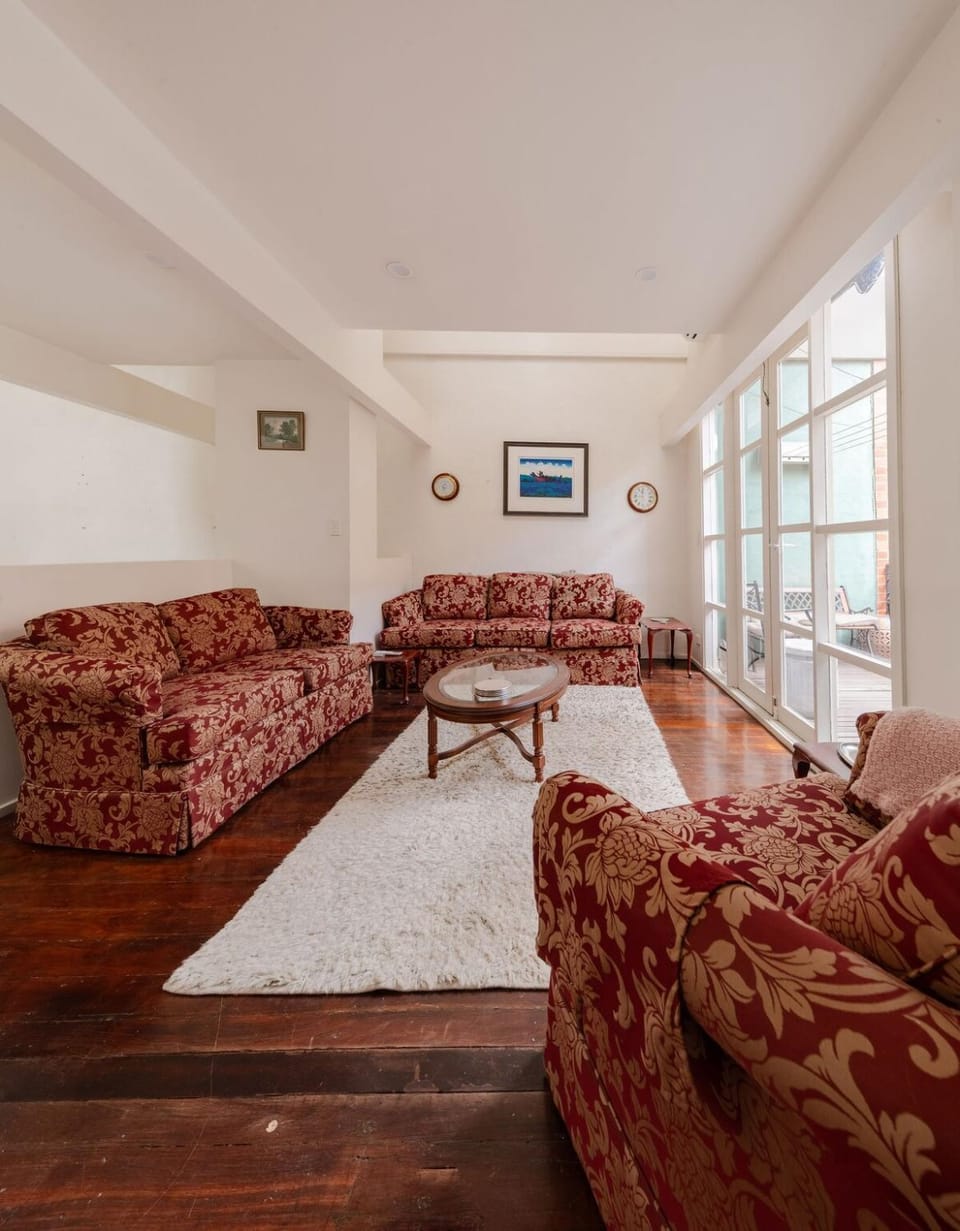 Living room, Seating area