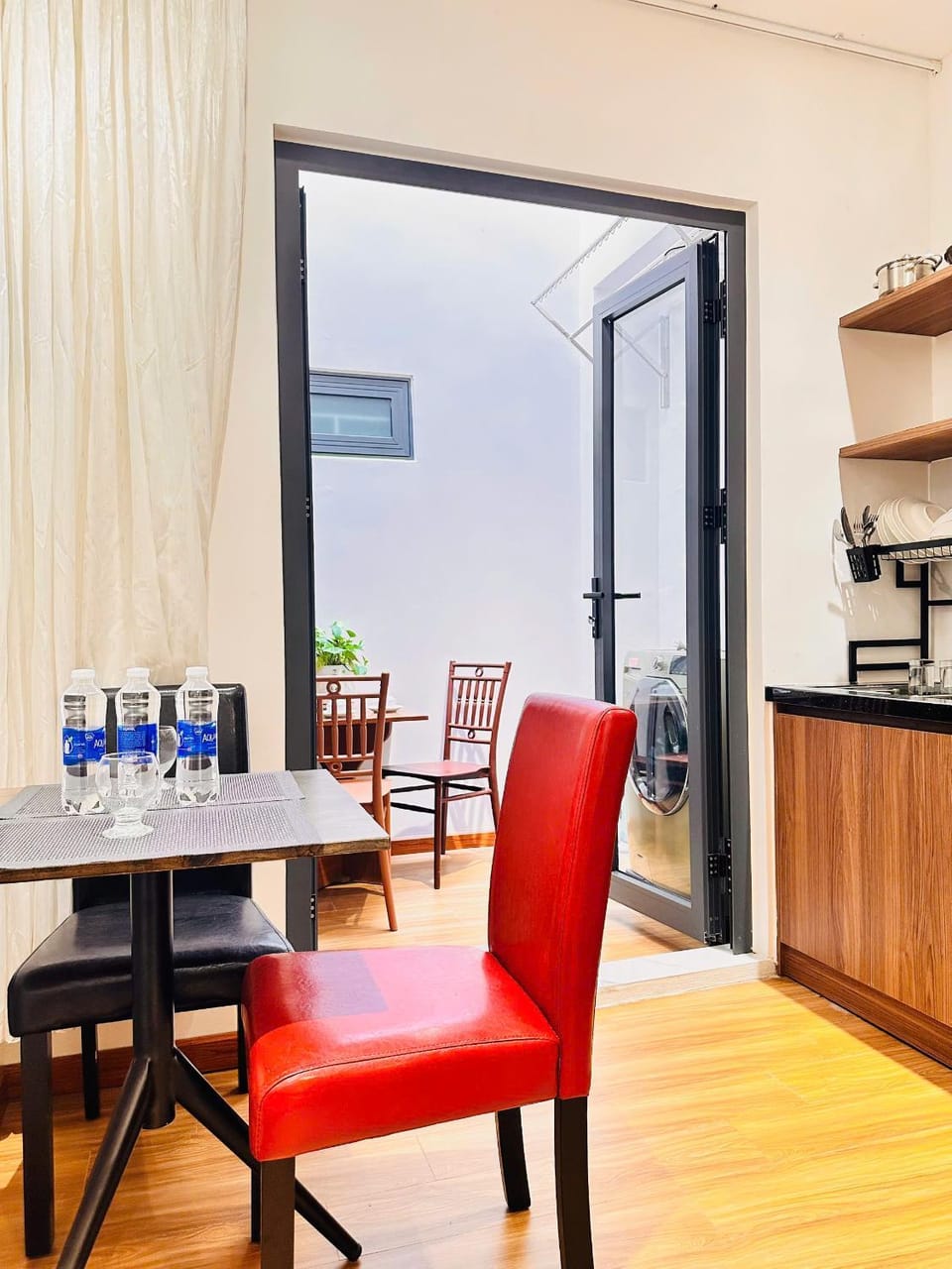 Seating area, Dining area