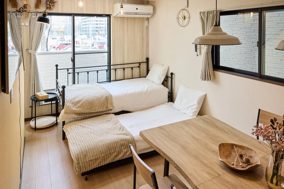 Bed, Living room, Bedroom, air conditioner