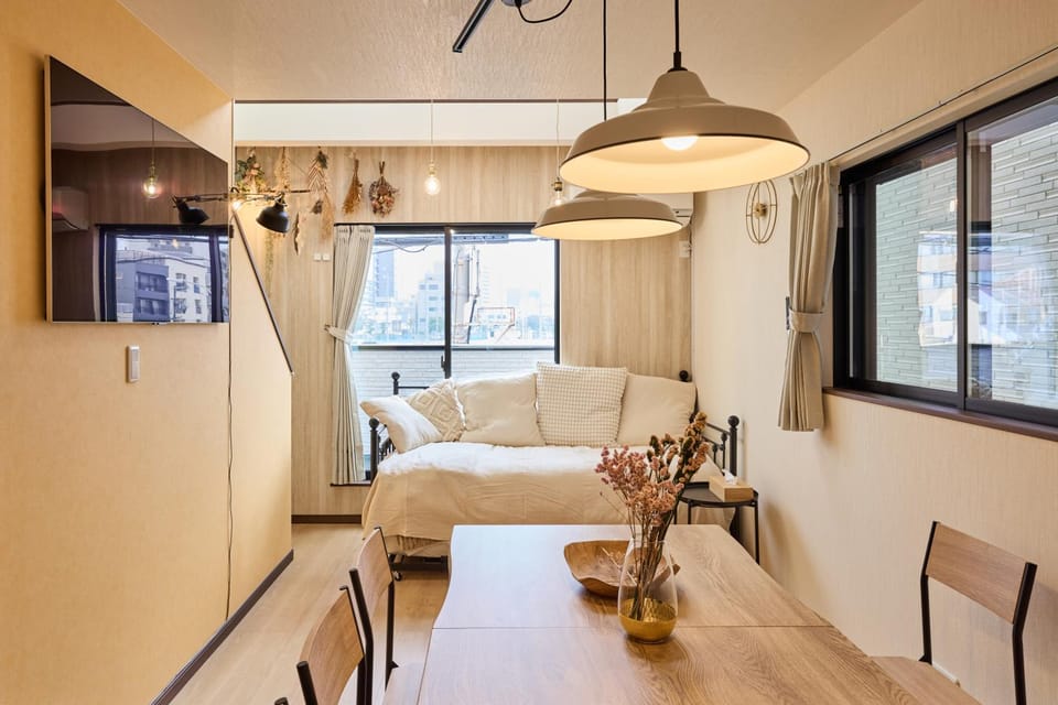 Bed, TV and multimedia, Living room