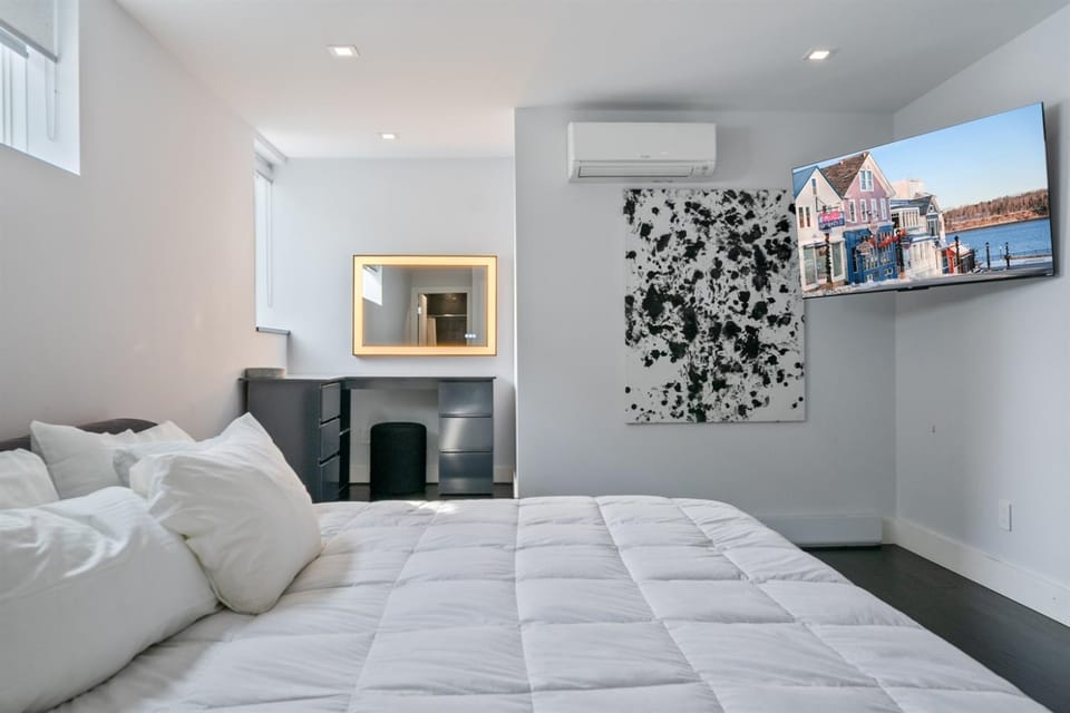 Heart of Bar Harbor Steps to Shops & Dining Apartment in Acadia National Park