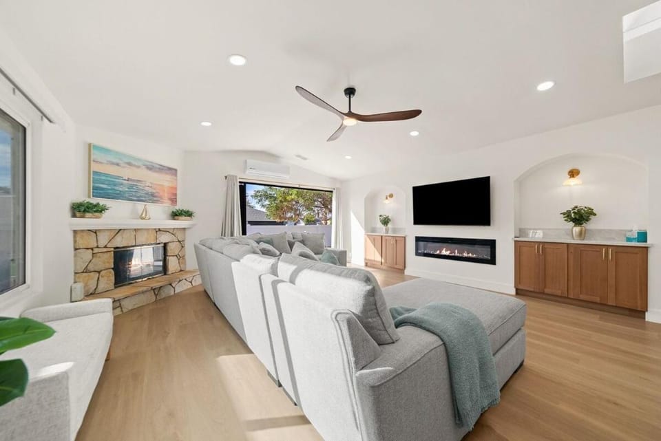 Communal lounge/ TV room, Communal lounge/ TV room, TV and multimedia, Living room, Seating area, Evening entertainment, fireplace
