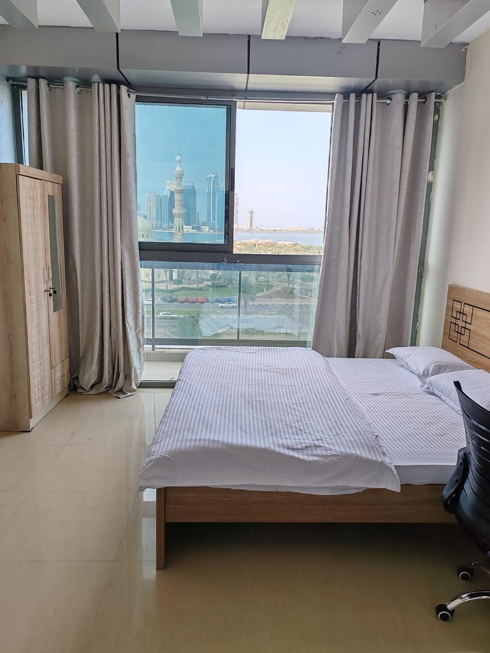 king bed room Vacation rental in Al Sharjah