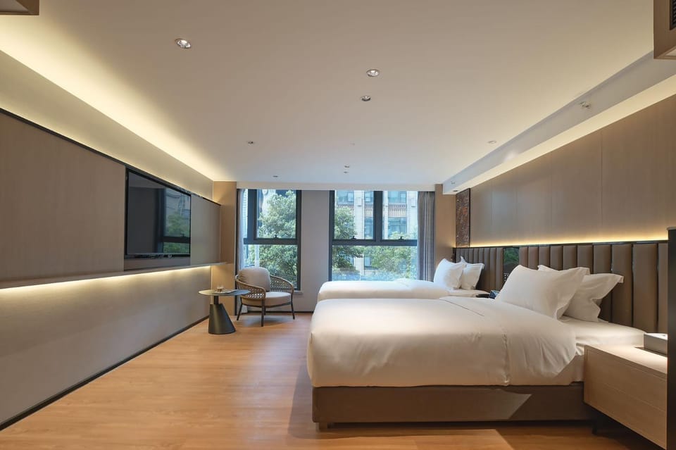 Bed, TV and multimedia, Photo of the whole room