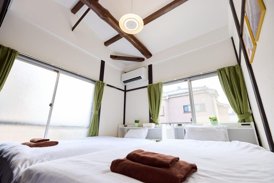 Bed, Photo of the whole room, Bedroom, air conditioner, air conditioner