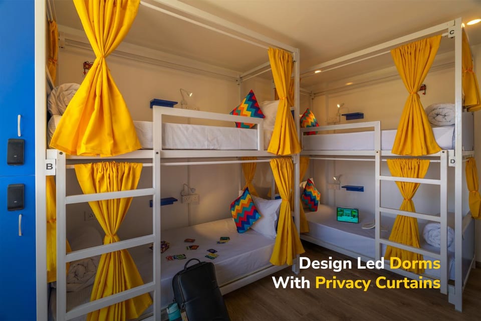 Bedroom, Text overlay