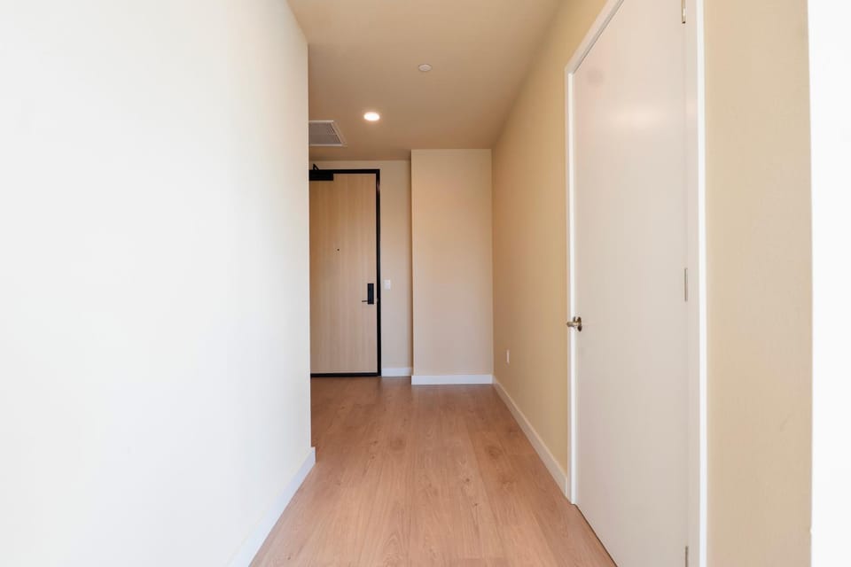 LA Hype Spot Sunset x Fairfax SkyView Apartment in Hollywood