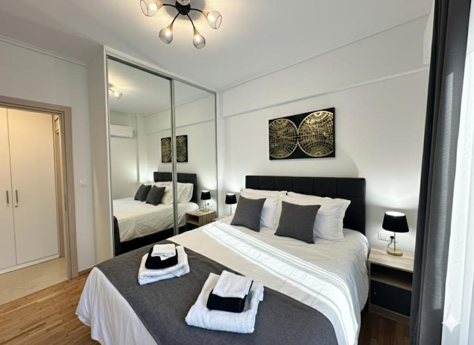 Bed, Photo of the whole room, Bedroom, safe
