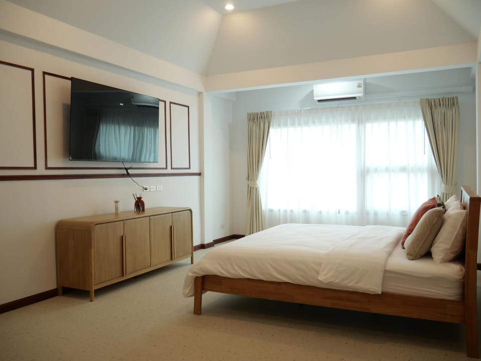 Bernard Travel Hostel in Chalong