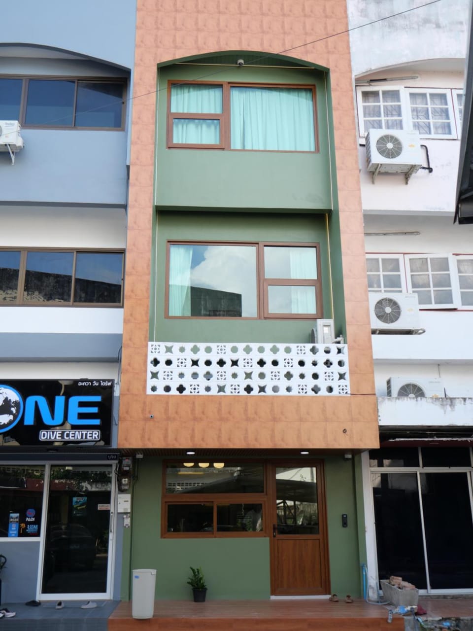 Bernard Travel Hostel in Chalong