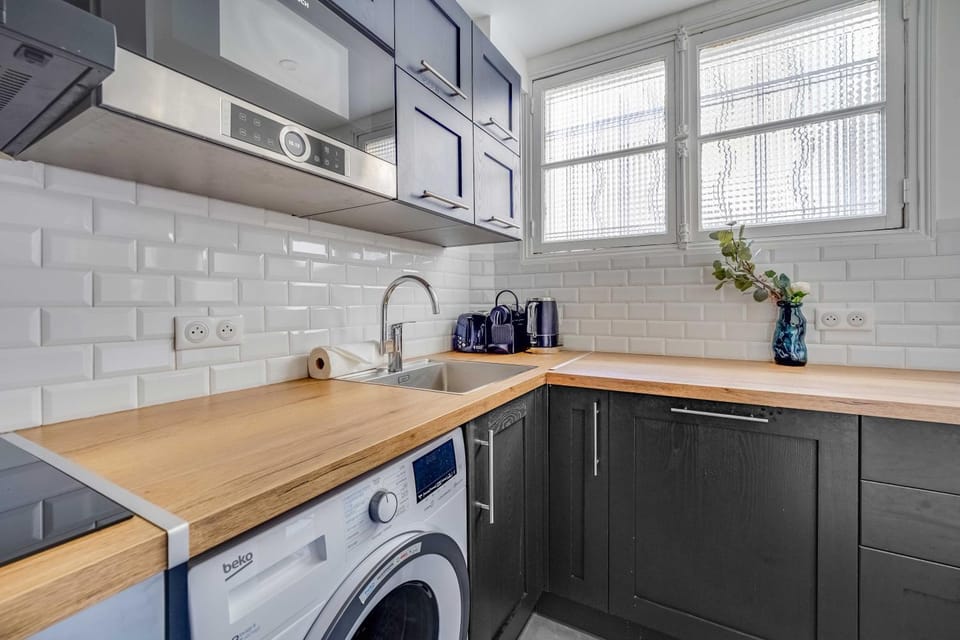 Kitchen or kitchenette, stove, washing machine