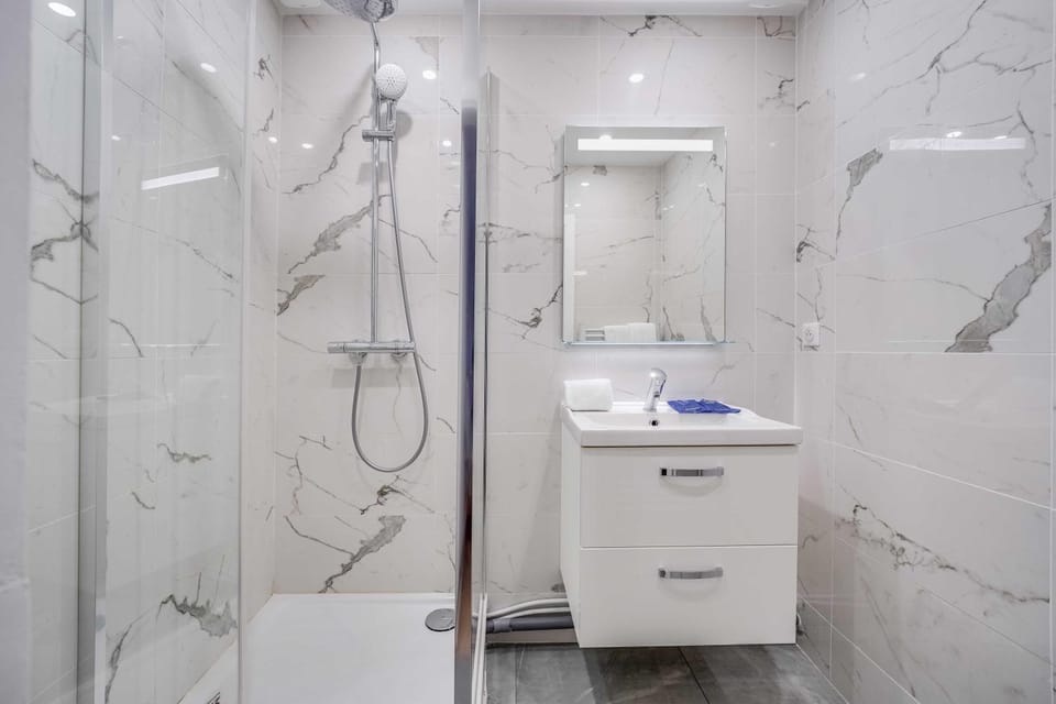 Shower, Bathroom
