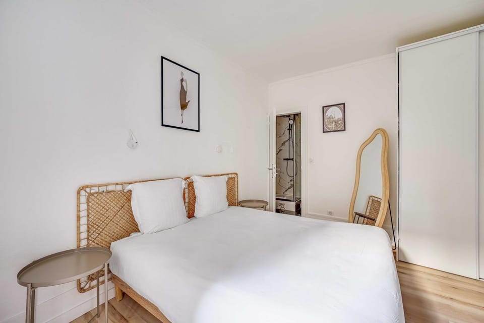 Bed, Photo of the whole room, Bedroom, wardrobe