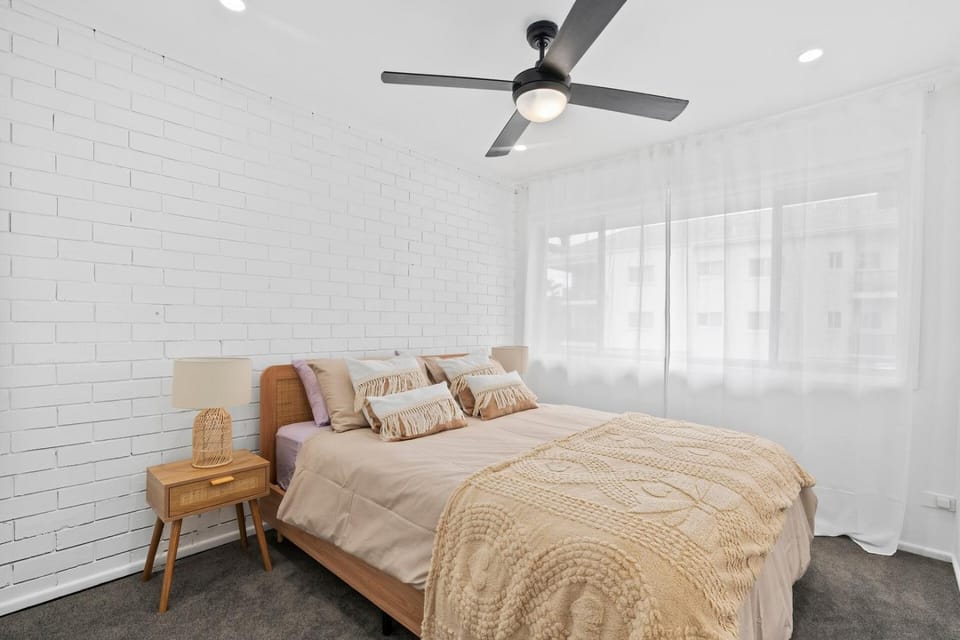 Palm-Feel Townhouse in the Heart of Burleigh House in Burleigh Heads
