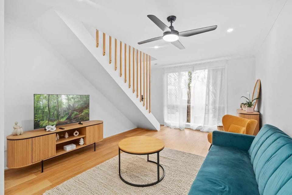 Palm-Feel Townhouse in the Heart of Burleigh House in Burleigh Heads