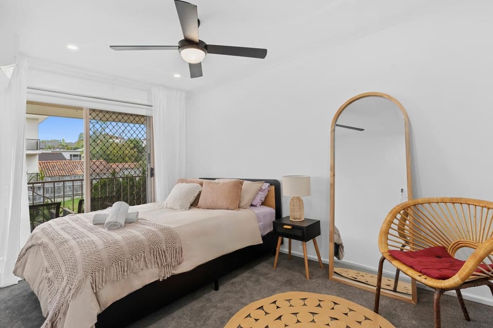 Palm-Feel Townhouse in the Heart of Burleigh House in Burleigh Heads