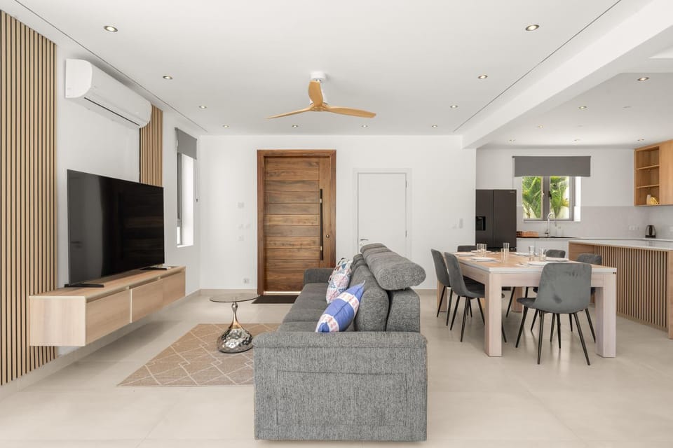 TV and multimedia, Kitchen or kitchenette, Living room, Dining area