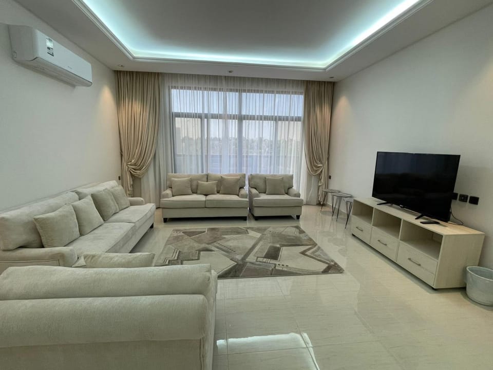 Communal lounge/ TV room, TV and multimedia, Living room, Seating area