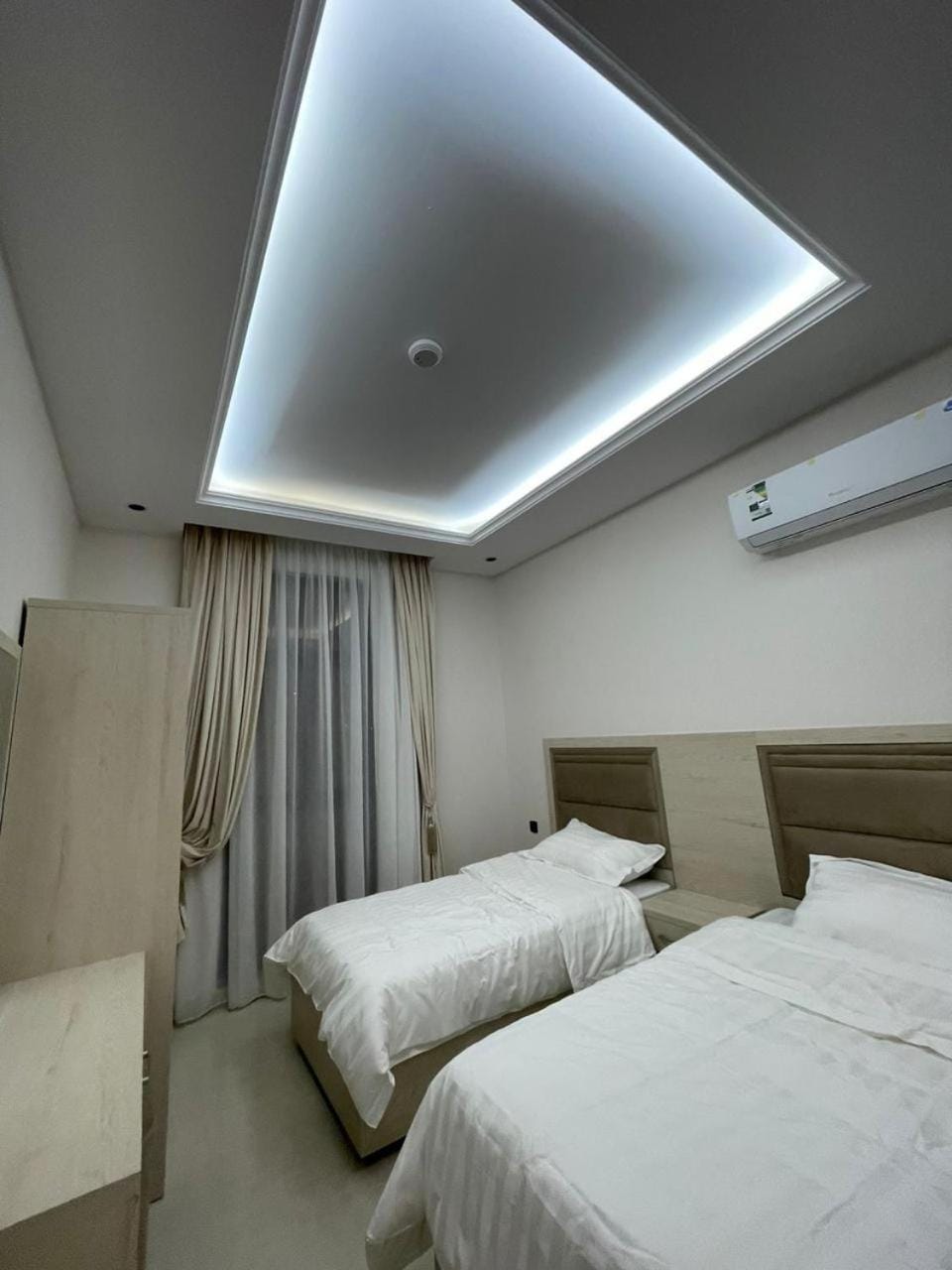 Bed, Photo of the whole room, Bedroom, air conditioner