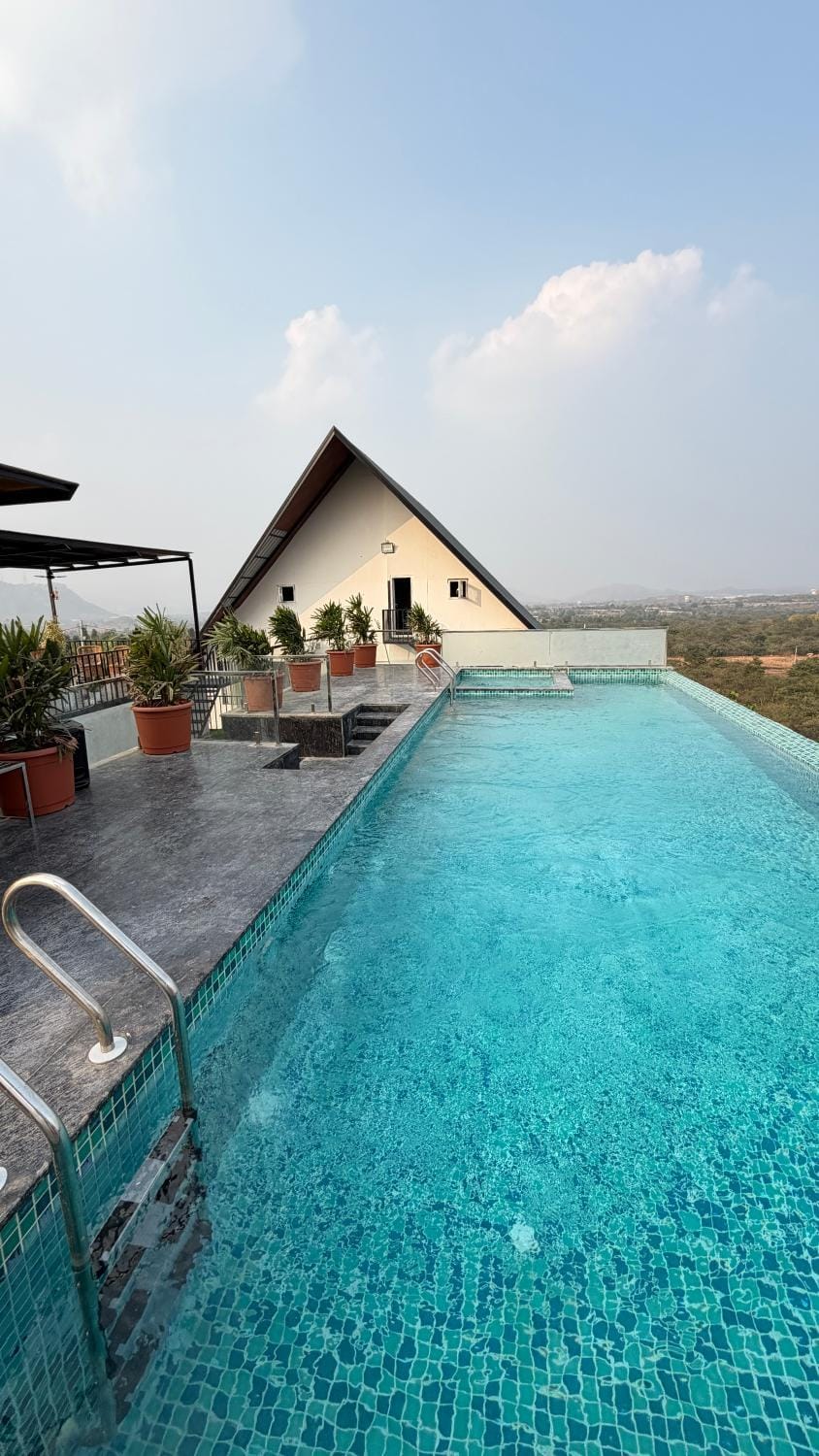 Pool view, Swimming pool