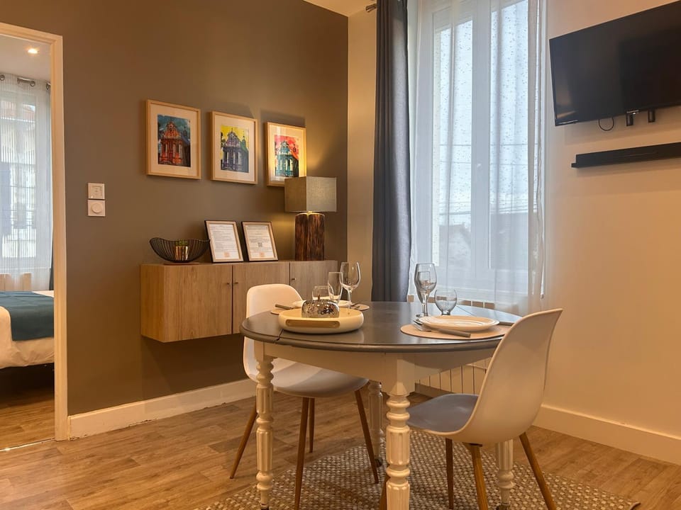 TV and multimedia, Dining area