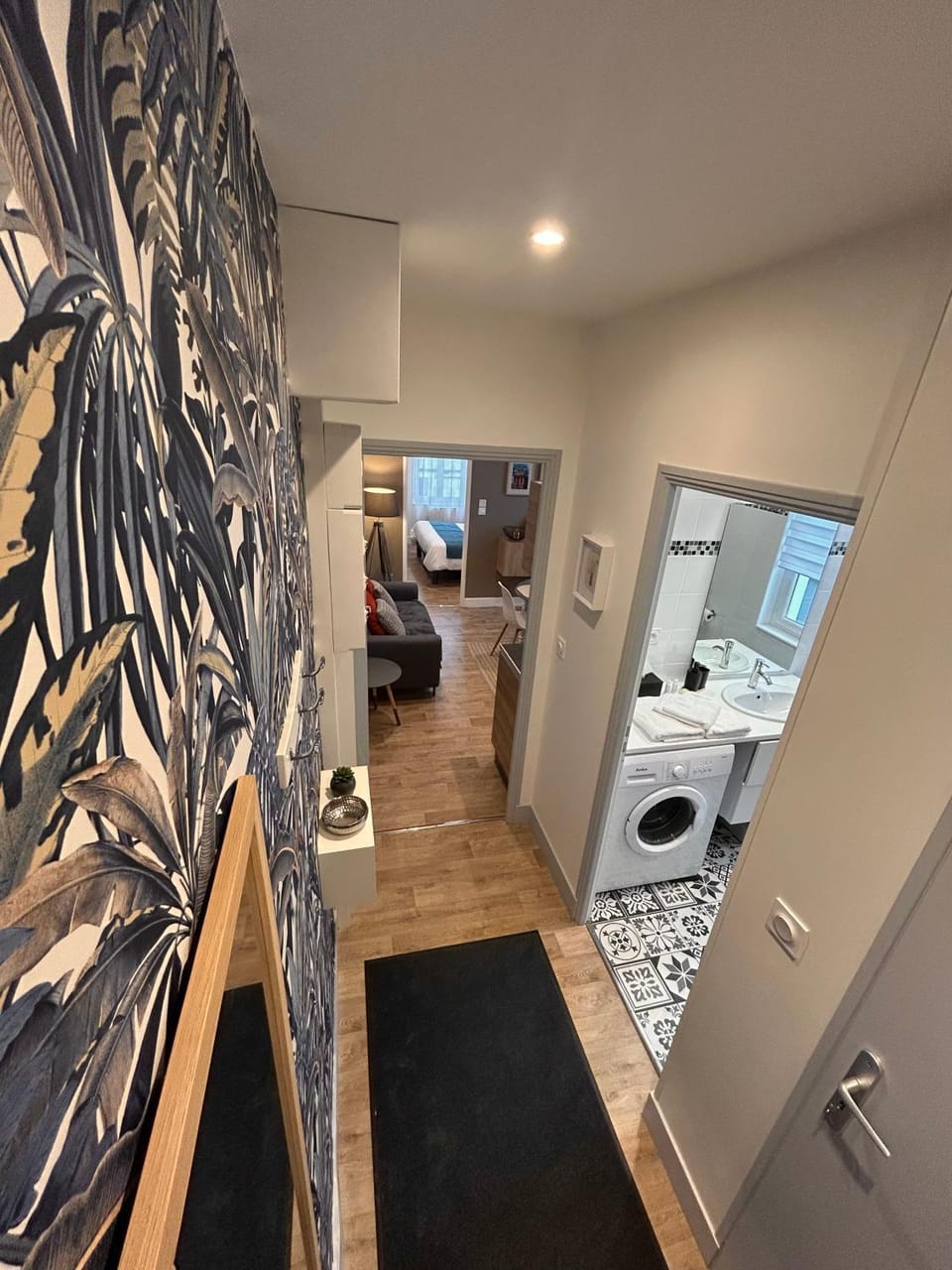 Facade/entrance, Bed, Bathroom, Seating area, Bedroom, towels, washing machine