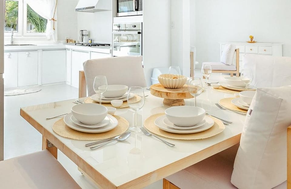 Kitchen or kitchenette, Food and drinks, Dining area, Food