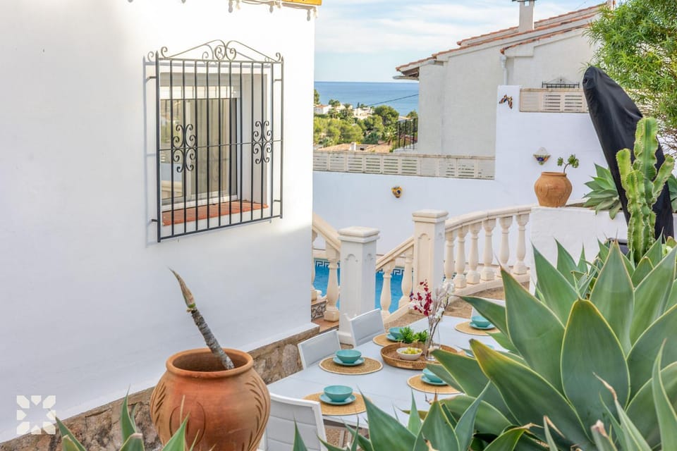 Property building, Patio, Spring, Garden, View (from property/room), Balcony/Terrace, Dining area, Garden view