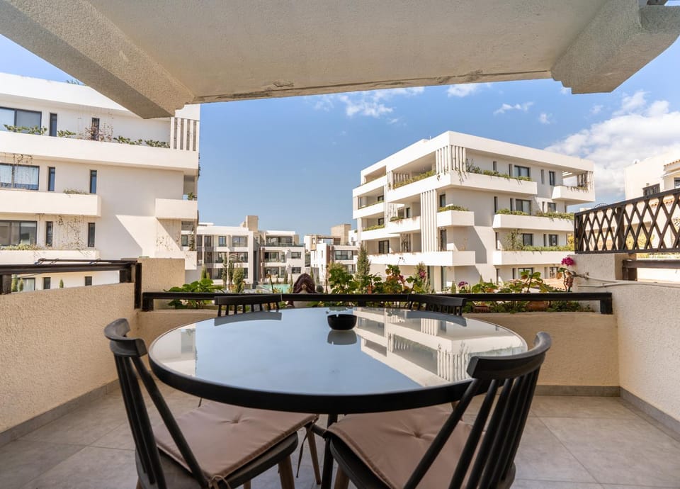 View (from property/room), Balcony/Terrace, Dining area