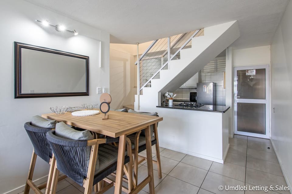 Kitchen or kitchenette, Dining area, stove, toaster