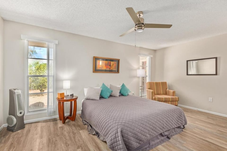 Eclectic Hideaway I 3BR, Ensuites, Fenced, Sunsets House in Sun City West