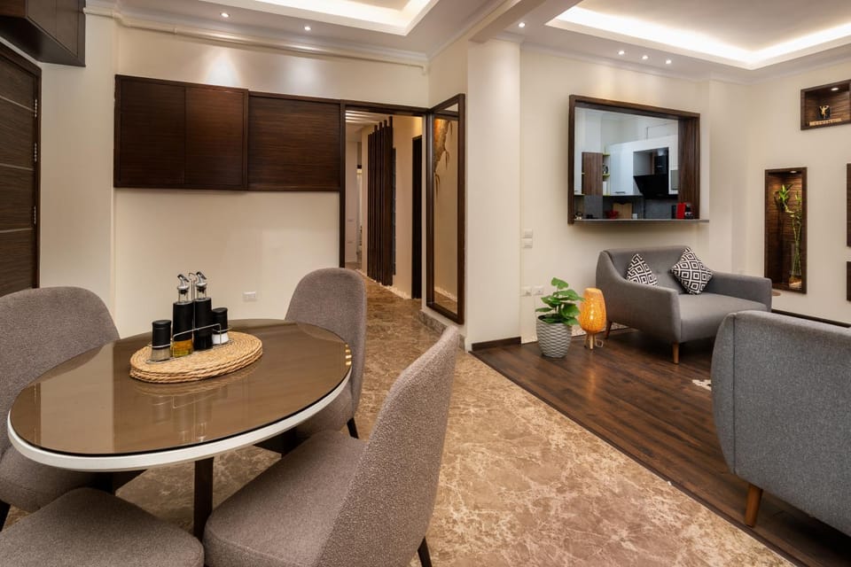 Seating area, Dining area