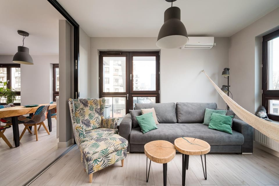Bed, Living room, Photo of the whole room, Seating area, Dining area