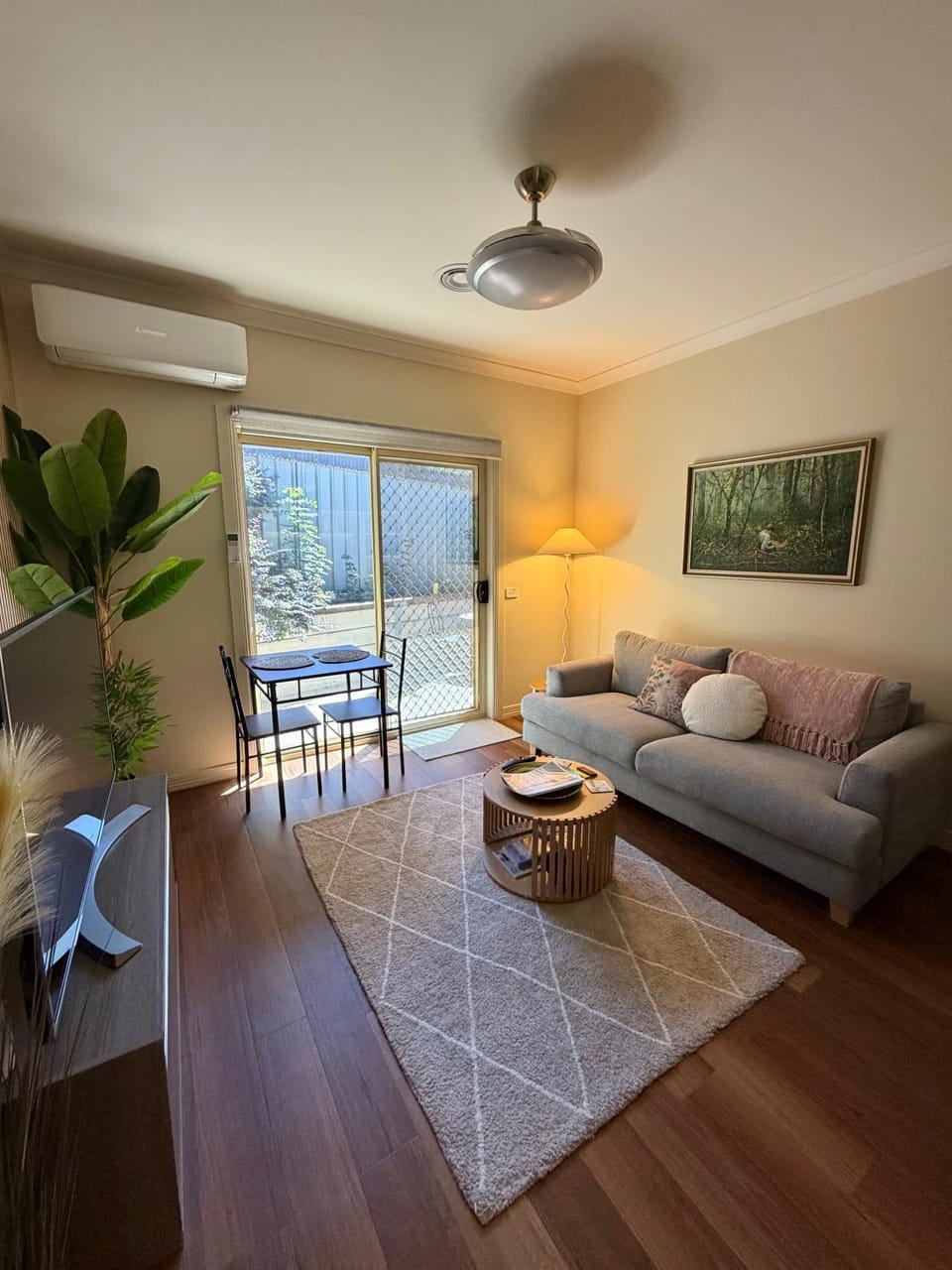 The Nest at Forest Lake - Stylish Guest Suite Apartment in Bendigo