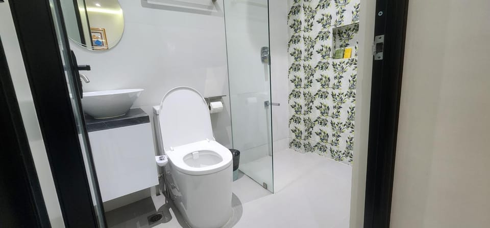 Shower, Toilet, Bathroom