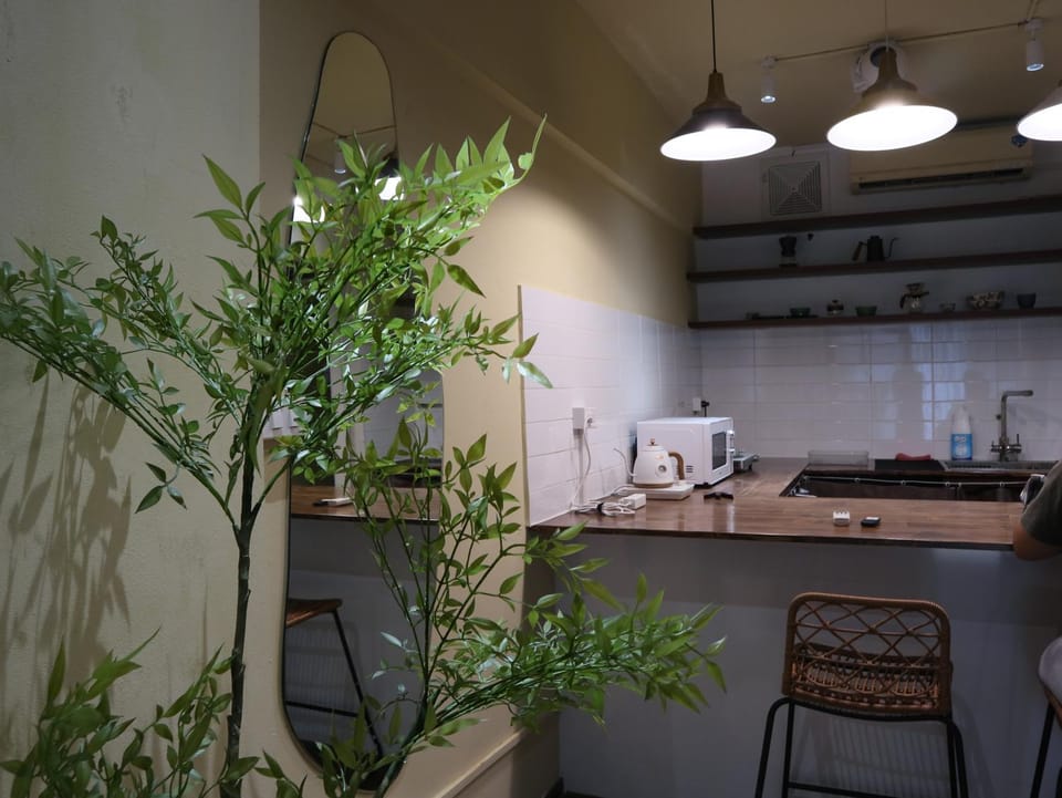 Coffee/tea facilities, Kitchen or kitchenette, Dining area