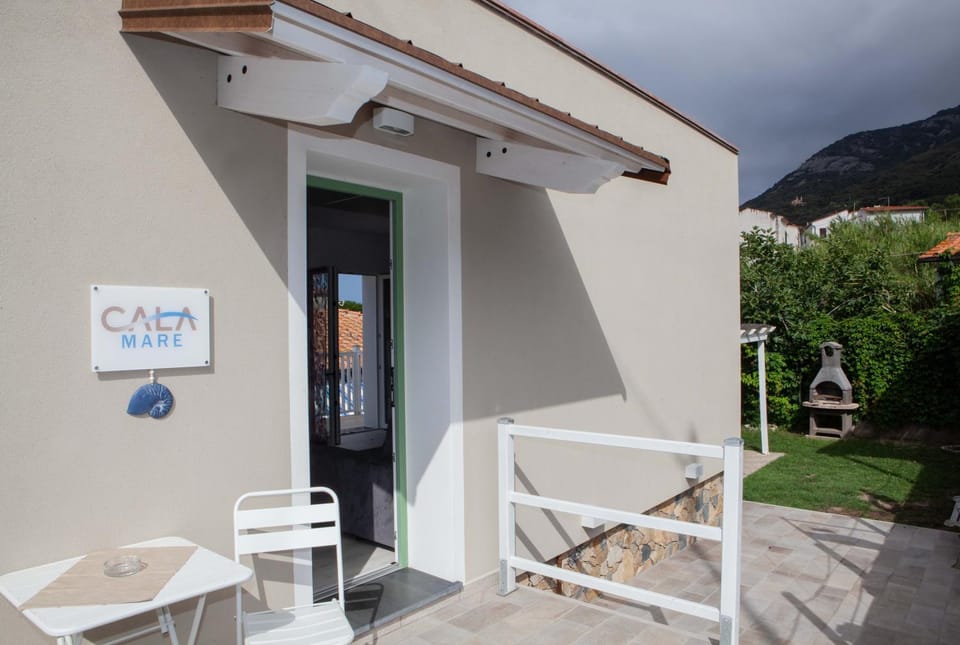 Cala Azzurra Apartment in Tuscany