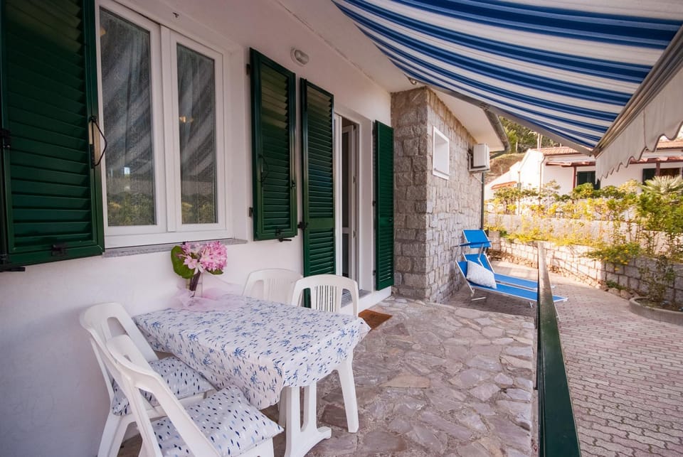 Cala Azzurra Apartment in Tuscany