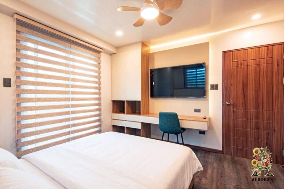 Bed, TV and multimedia, Bedroom