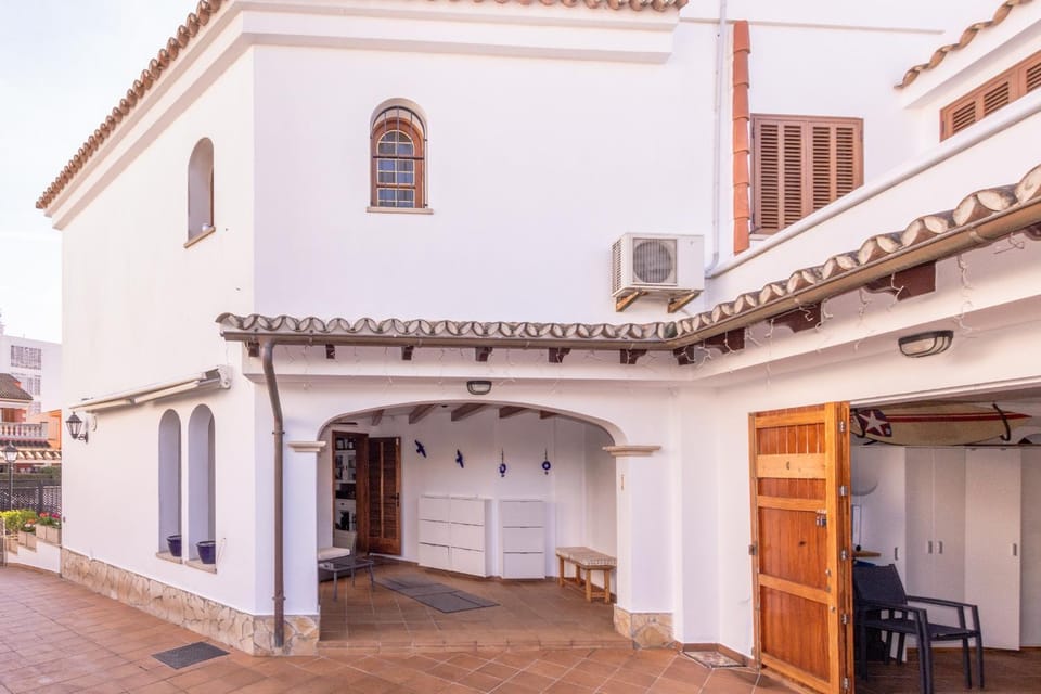 Property building, Facade/entrance, Off site