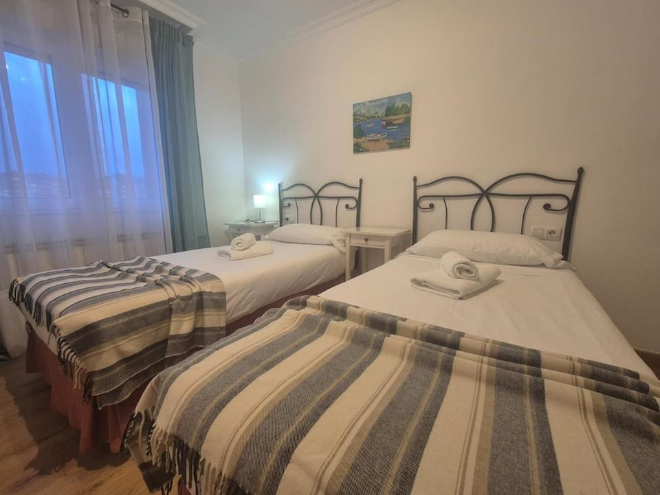 1A169 Apartamento de 3 dormitorios By R2R Apartment in Gijón