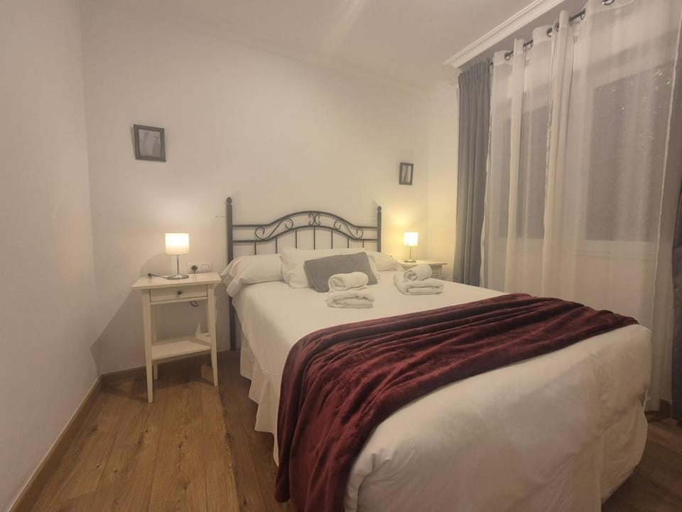 1A169 Apartamento de 3 dormitorios By R2R Apartment in Gijón