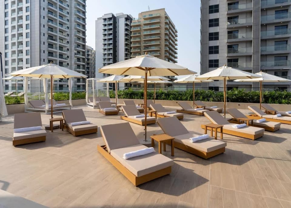 Tranquil 1BR with Private Plunge Pool Apartment in Dubai