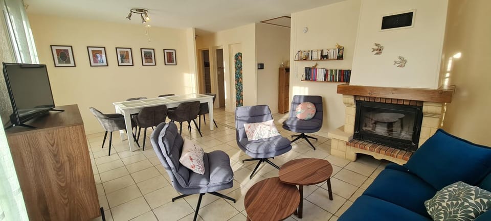Living room, Dining area