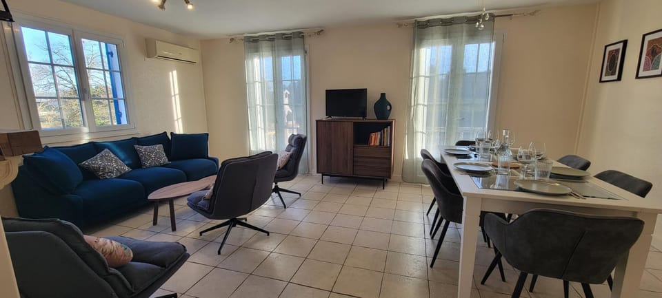 Living room, Dining area