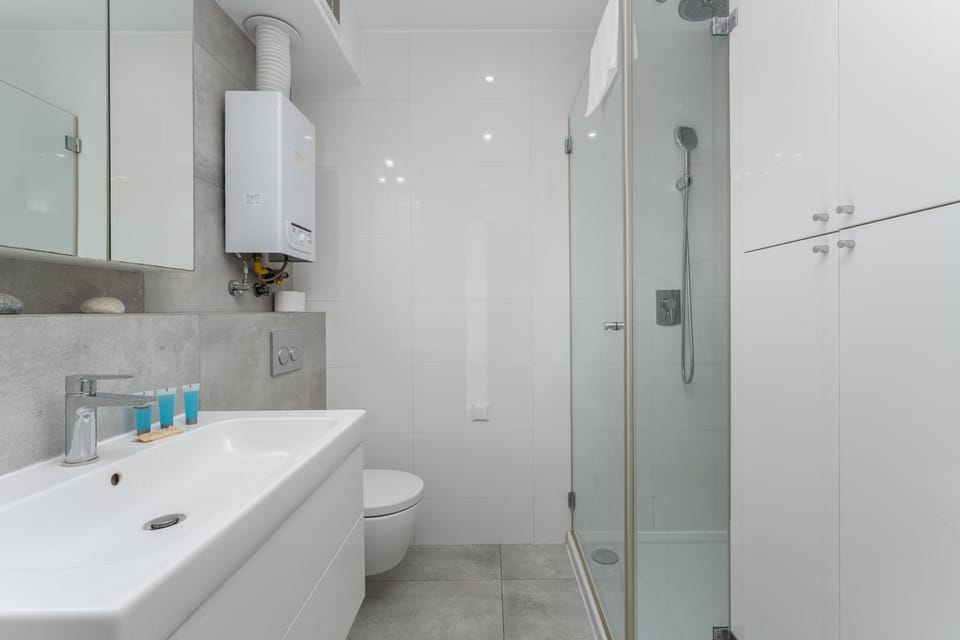 Shower, Toilet, Bathroom, towels