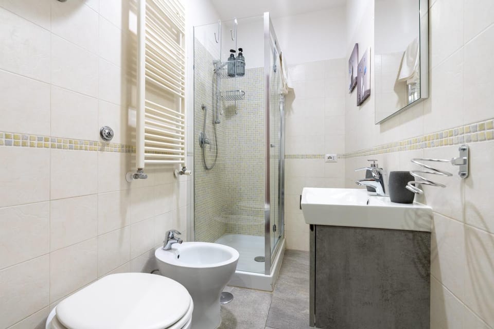 Shower, Toilet, bidet