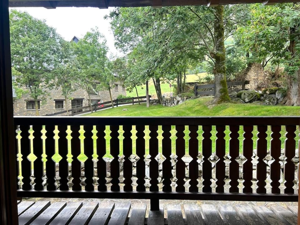 Casa rústica y patio en la Vall d'Aran by RURAL D'ÀNEU House in Catalonia